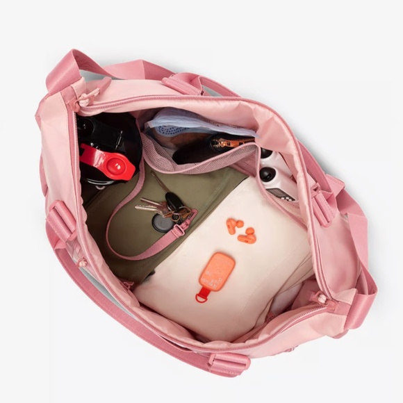 Fit Gym Bag in Tea Rose - Picture 2 of 9